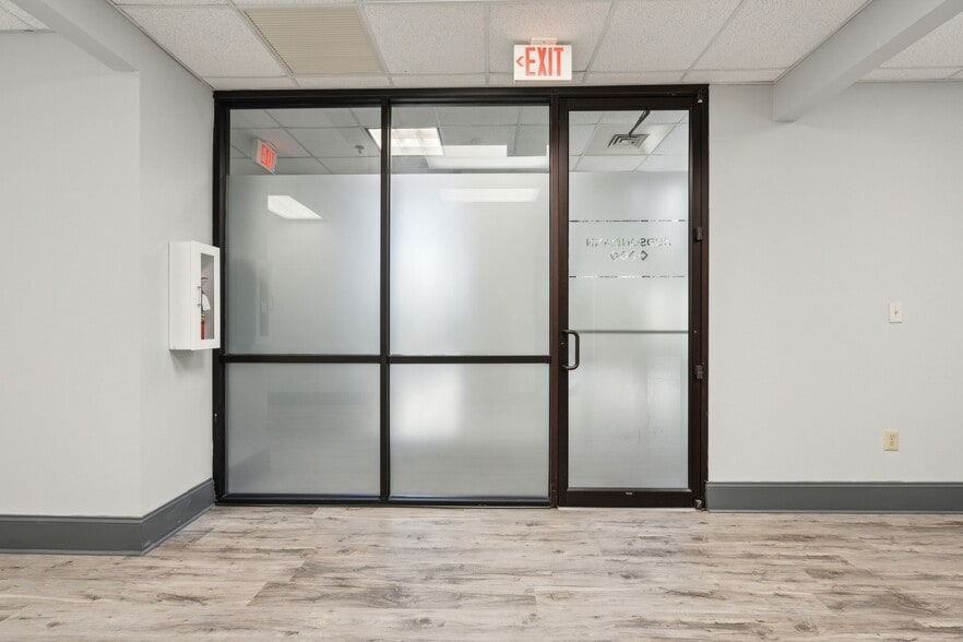 More Photos Of 710 Johnnie Dodds Blvd, Mount Pleasant Medical For Sale