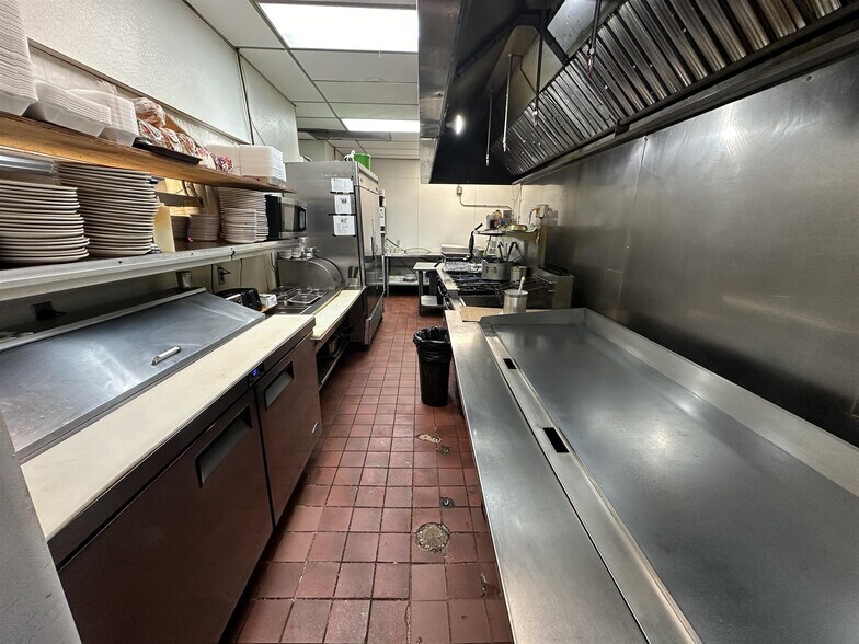 More Photos Of 1427 W Galena Ave, Freeport Freestanding For Sale