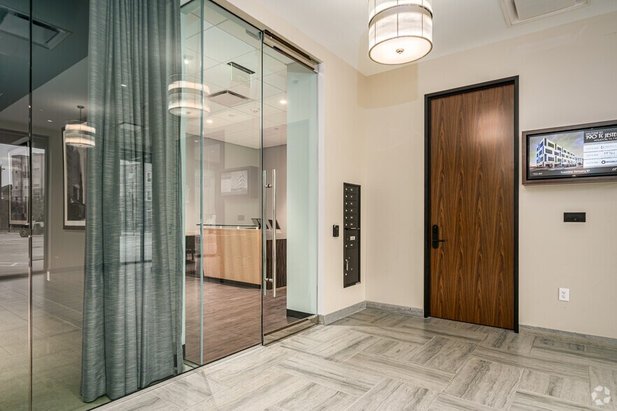 More Photos Of 190 TC Jester Blvd, Houston Office For Lease