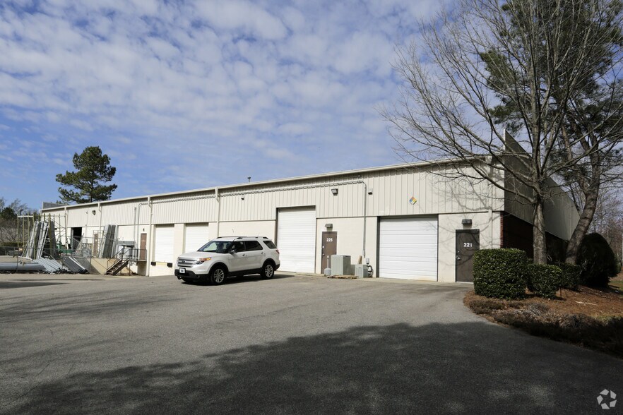 More Photos Of 221-229 James Jackson Ave, Cary Showroom For Lease