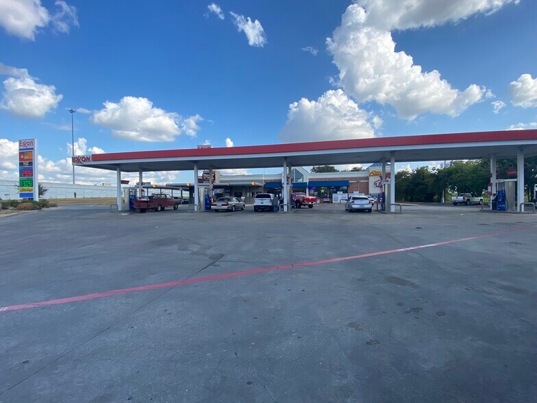 More Photos Of 352 E Belt Line Rd, Wilmer Storefront Retail Office For Sale