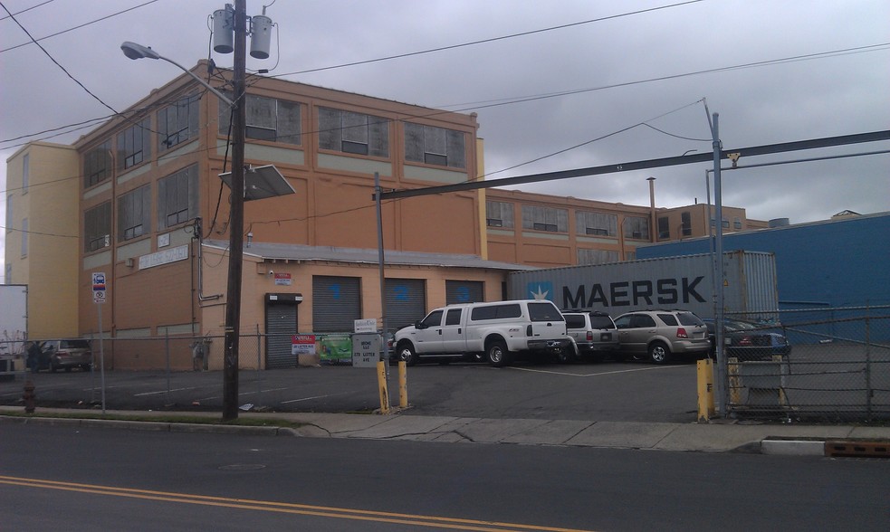 More Photos Of 1-29 Lister Ave, Newark Warehouse For Lease