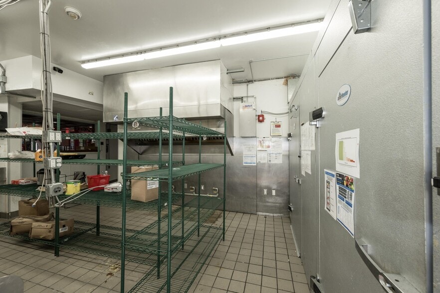 More Photos Of 221 Duval St, Key West Restaurant For Lease