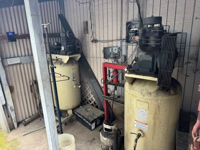 More Photos Of 412 E Spring St, Palestine Auto Dealership For Sale
