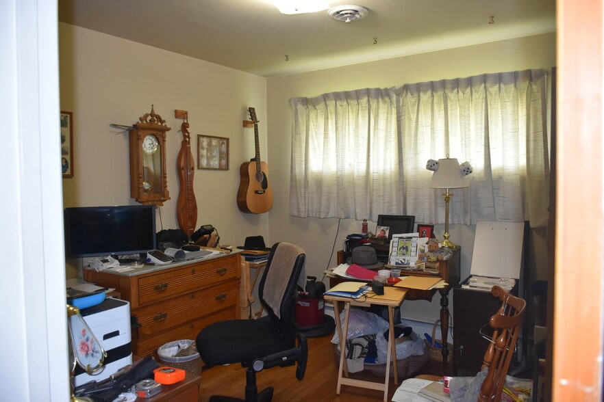 More Photos Of 4592 S Delaware Dr, Easton Auto Repair For Sale