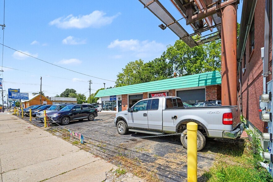 More Photos Of 3528 Harrison Ave, Cincinnati Auto Repair For Sale