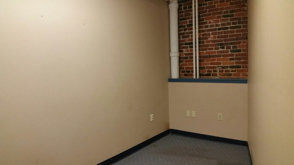 More Photos Of 31 S Main St, Concord General Retail For Sale