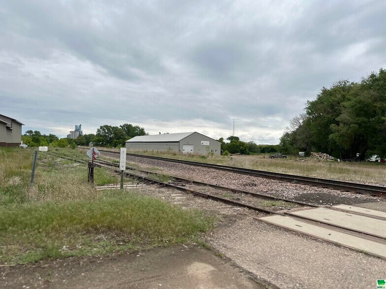 More Photos Of 601 E 10th St, Alton Warehouse For Sale