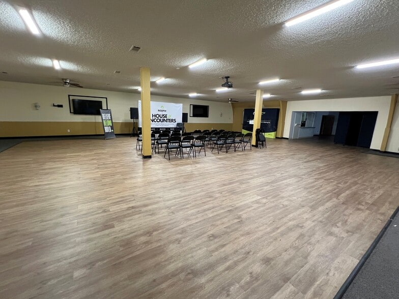 More Photos Of 1919 S Collins St, Arlington Religious Facility For Sale