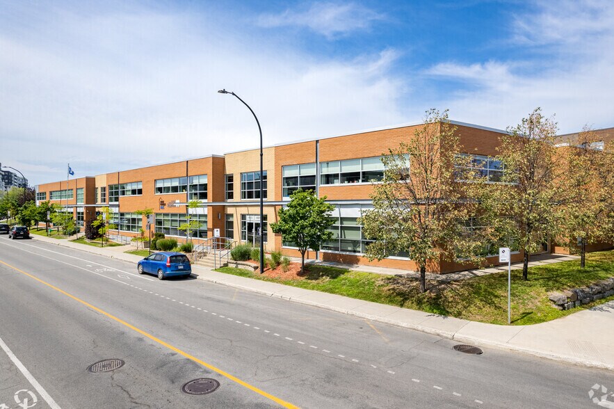 More Photos Of 4801-4807 St Molson, Montréal Flex For Lease