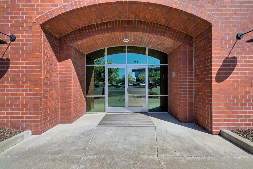 More Photos Of 750 Mason St, Vacaville Office For Lease