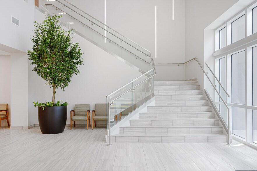 More Photos Of 6376 Pine Ridge Rd, Naples Medical For Lease