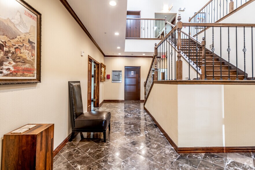 More Photos Of 1312 E 14th St, Plano Office For Lease