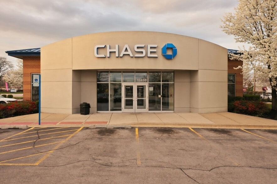 Primary Photo Of 2943 Richland Ave, Louisville Bank For Sale