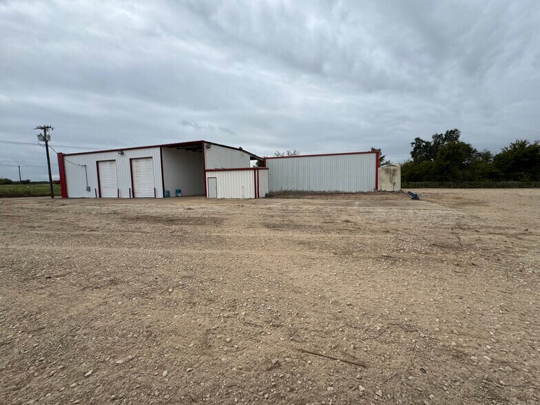 More Photos Of 9182 S US Highway 79, Palestine Service For Lease