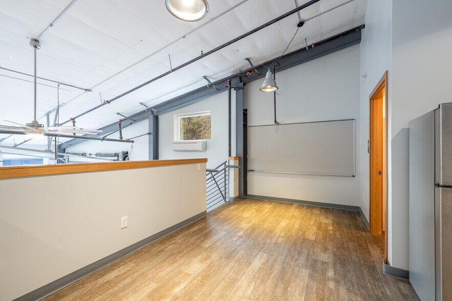 More Photos Of 909 Squalicum Way, Bellingham Flex For Sale