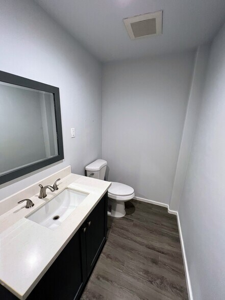 More Photos Of 12990 Branford St, Pacoima Warehouse For Lease