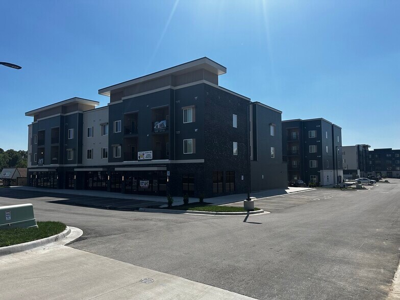 More Photos Of 7510 N Oak Trfy, Gladstone Apartments For Lease
