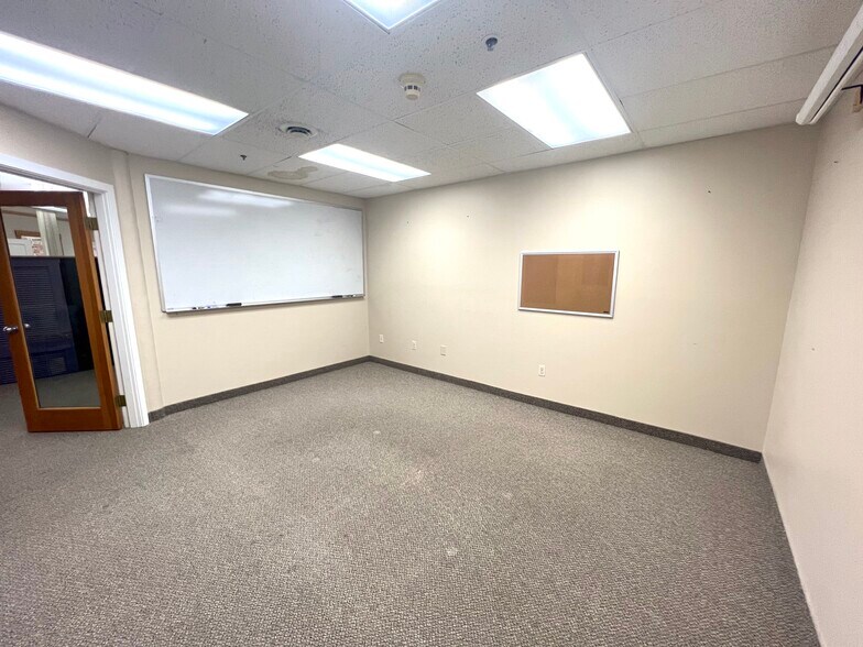 More Photos Of 320 Riverside Dr, Florence Office For Sale
