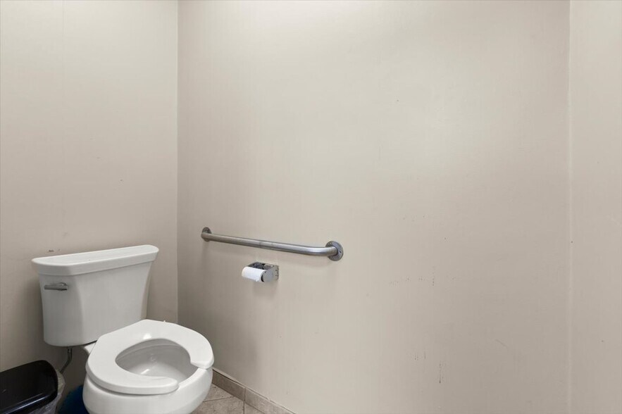 More Photos Of 128 E Granada Blvd, Ormond Beach Medical For Sale