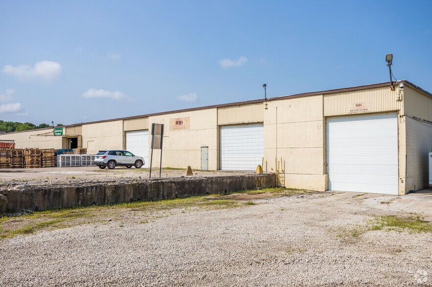 More Photos Of 1901 Bell Ave, Des Moines Warehouse For Lease