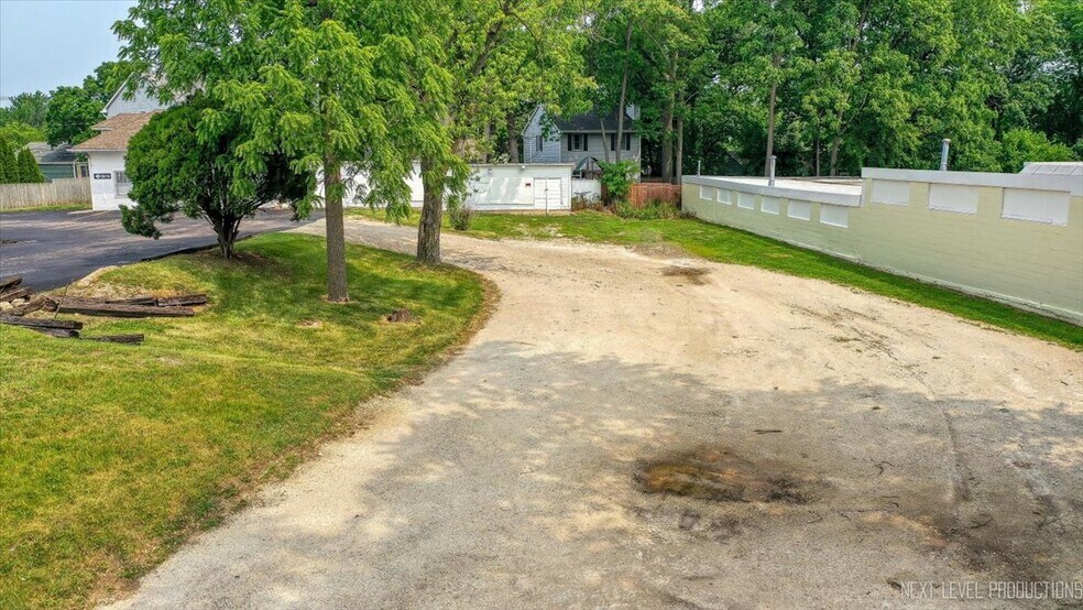 More Photos Of 6 N 9th St, St Charles Freestanding For Sale