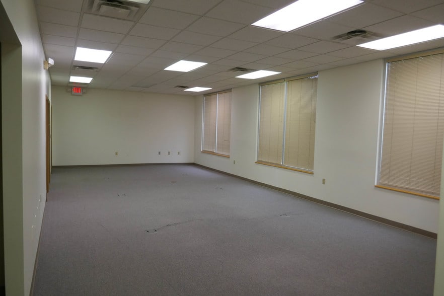 More Photos Of 10427 Cogdill Rd, Knoxville Light Distribution For Lease