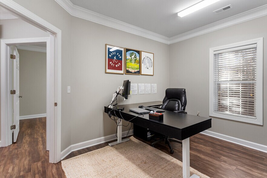 More Photos Of 6501 Creedmoor Rd, Raleigh Office Residential For Lease
