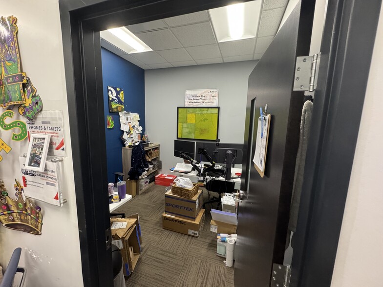 More Photos Of 6720 33rd St E, Sarasota Warehouse For Sale