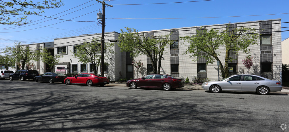 Primary Photo Of 2174 Hewlett Ave, Merrick Office For Lease