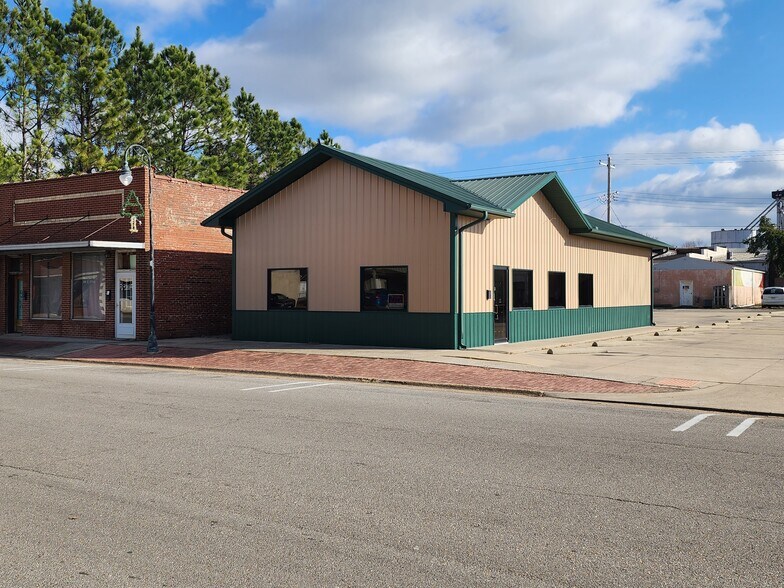 More Photos Of 108 E Pine St, East Prairie Restaurant For Sale