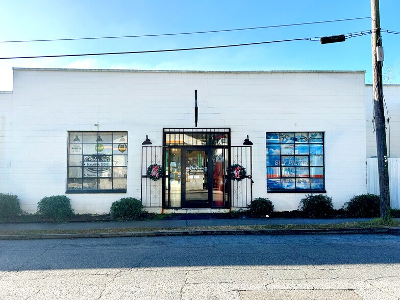 More Photos Of 217 E 41st St, Savannah Freestanding For Lease