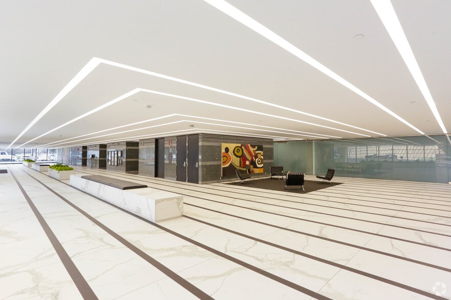 More Photos Of 3000 Town Center, Southfield Office For Lease