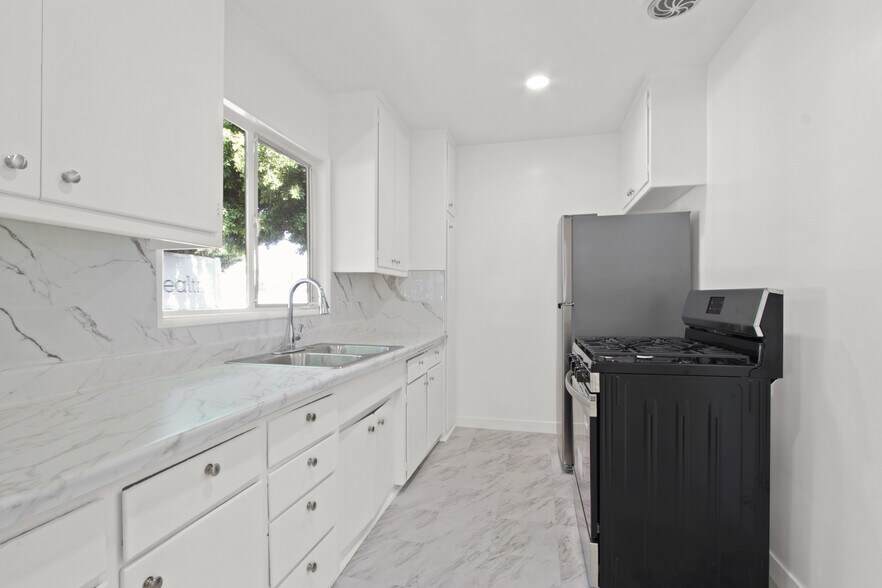 More Photos Of 1118 S Fairfax Ave, Los Angeles Apartments For Sale
