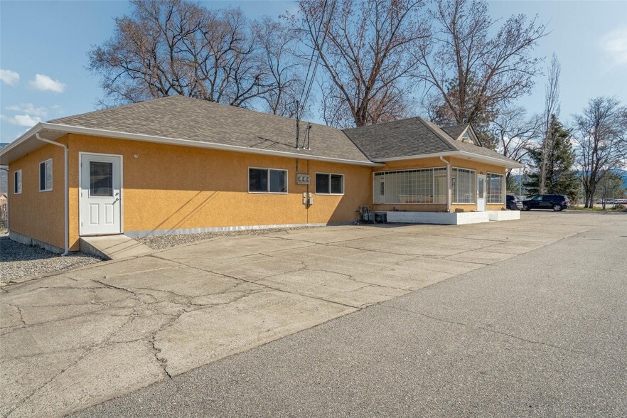More Photos Of 609 Hwy 97, Osoyoos Office For Sale