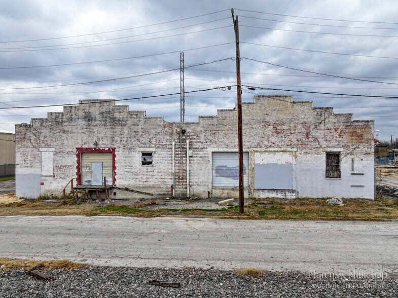 More Photos Of 309-325 S Salado St, San Antonio Warehouse For Sale