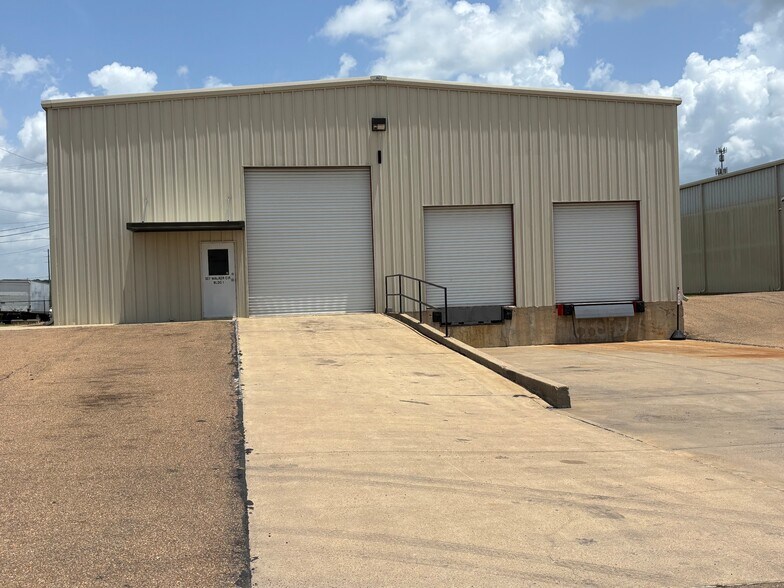 More Photos Of 307 Walker Cir, Richland Warehouse For Lease