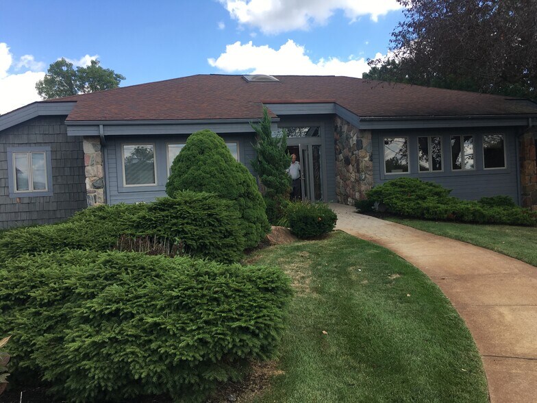 More Photos Of 6300 Sashabaw Rd, Village of Clarkston Storefront For Lease