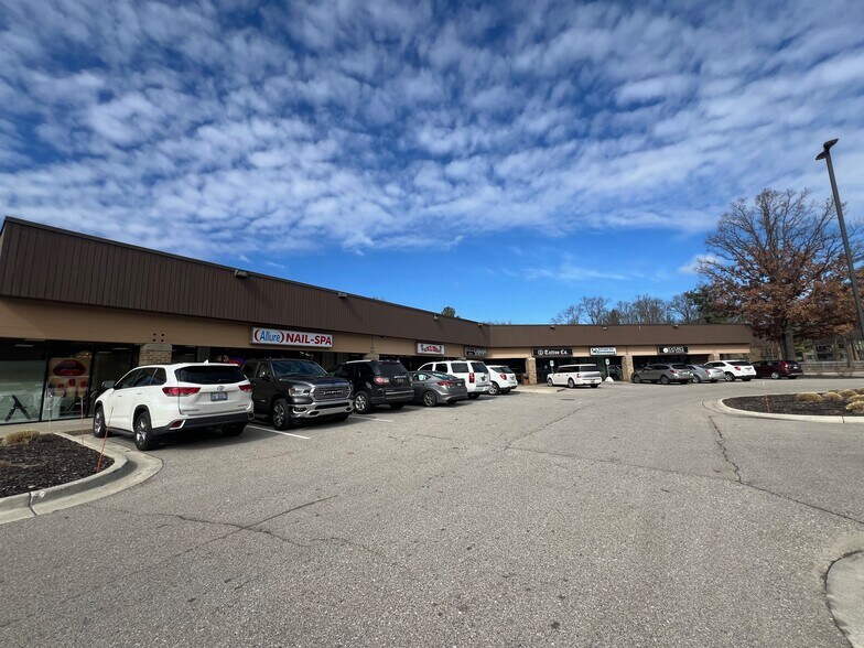 More Photos Of 2757-2775 44th St NW, Grand Rapids Unknown For Lease