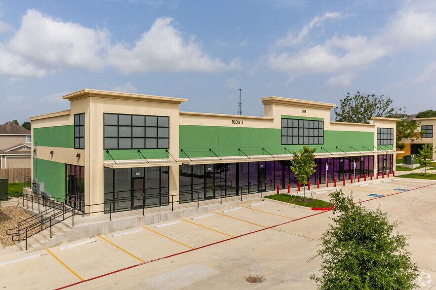 More Photos Of 709 E Slaughter Ln, Austin Unknown For Lease