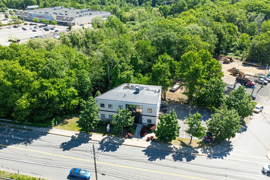 Primary Photo Of 87 Main St, North Reading Light Manufacturing For Sale