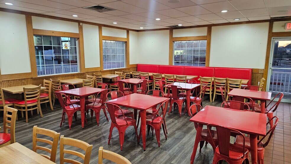 More Photos Of 325 E Main St, Milton Fast Food For Lease