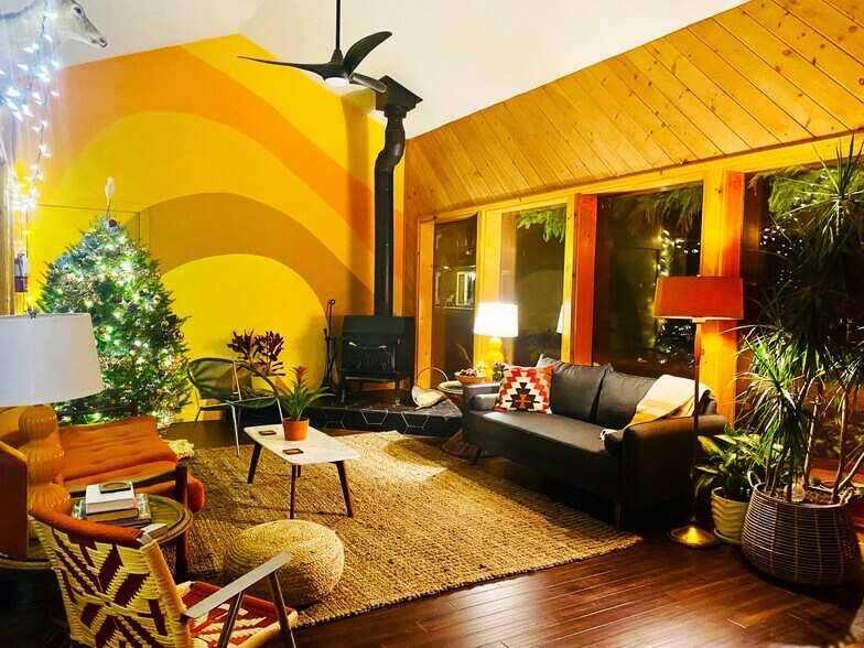 More Photos Of 334 NY-32A, Palenville Hotel For Sale