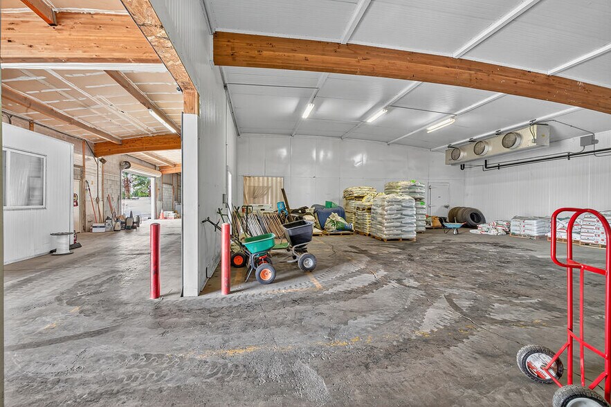 More Photos Of 81500 Industrial Pl, Indio Warehouse For Sale