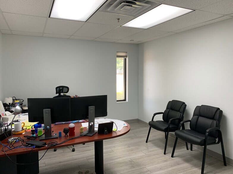 More Photos Of 12830 Cogburn Ave, San Antonio Light Distribution For Lease