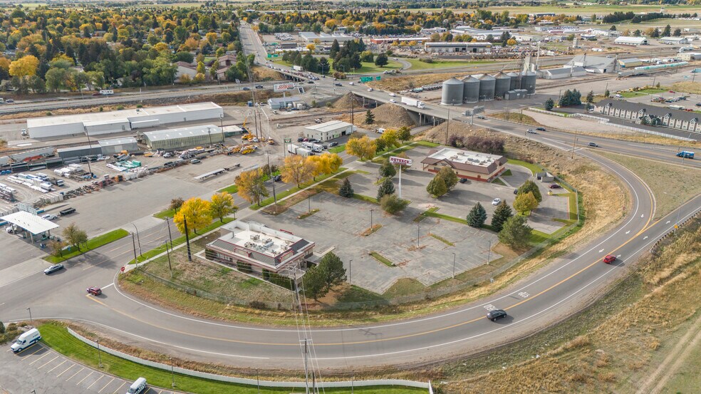 More Photos Of 950 Lindsay Blvd, Idaho Falls Restaurant For Lease