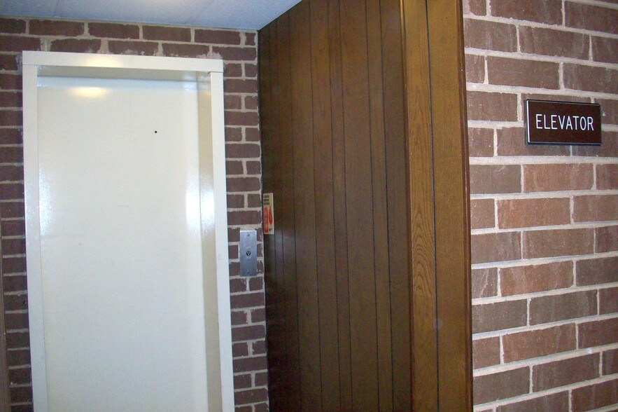 More Photos Of 4647 W 103 St, Oak Lawn Medical For Sale