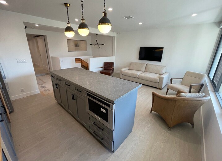 More Photos Of 711 W 17th St, Costa Mesa Light Manufacturing For Sale