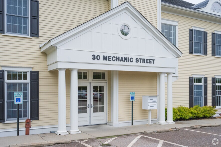 More Photos Of 30 Mechanic St, Foxborough Office For Lease