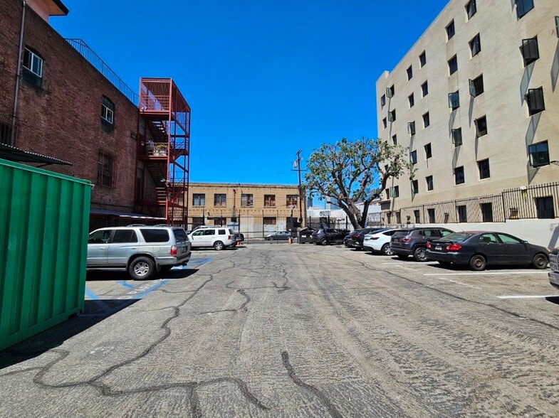 More Photos Of 718 Gladys Ave, Los Angeles Warehouse For Lease